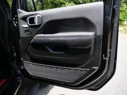 Used 2022 Jeep Wrangler Unlimited Sahara w/ Cold Weather Group AWD/4WD image 45