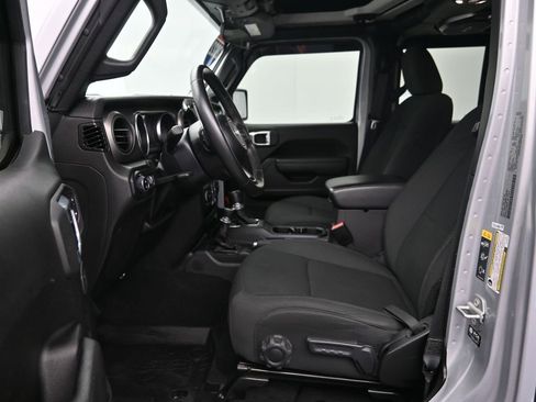 Used 2022 Jeep Gladiator Willys image 11