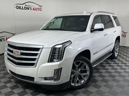 Used 2018 Cadillac Escalade Premium Luxury AWD/4WD image 1