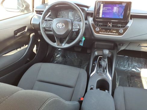 Used 2025 Toyota Corolla LE FWD image 4