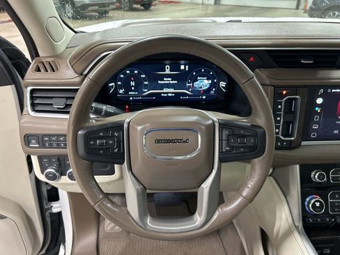 Used 2022 GMC Yukon XL Denali image 15