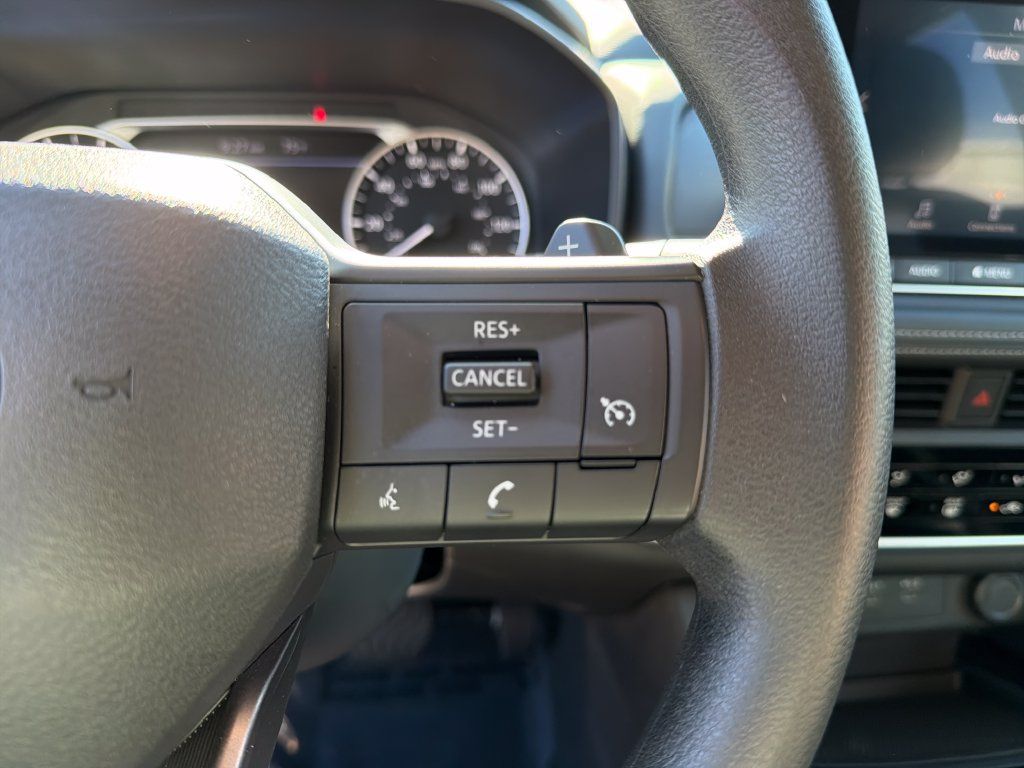 Used 2025 Nissan Rogue S AWD/4WD image 21