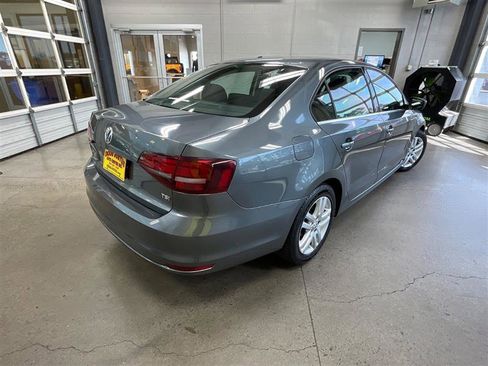 Used 2017 Volkswagen Jetta S image 5