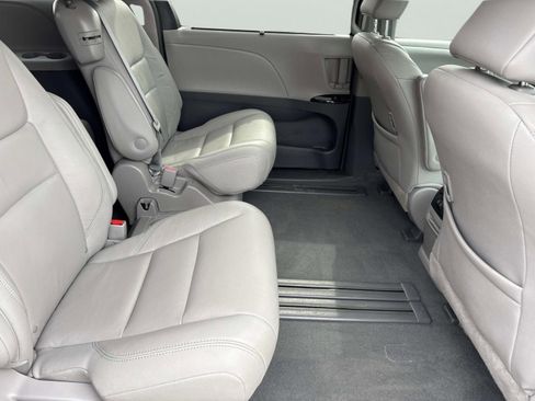Used 2019 Toyota Sienna XLE w/ XLE Navigation Package image 17