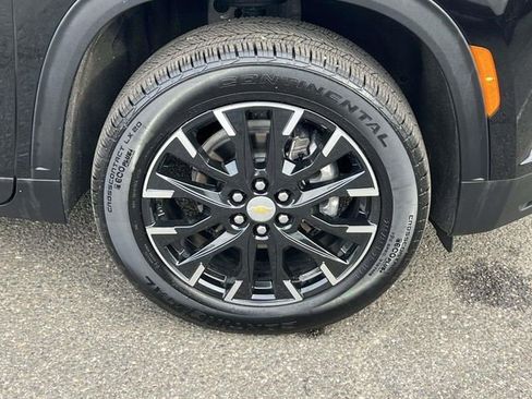 Certified 2025 Chevrolet Traverse LT w/ Sun and Wheel Package image 11