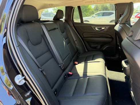 Certified 2025 Volvo V60 B5 Cross Country Plus AWD/4WD image 12