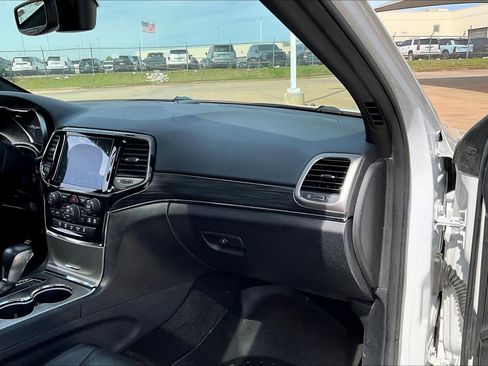 Used 2020 Jeep Grand Cherokee Limited w/ Luxury Group II image 18