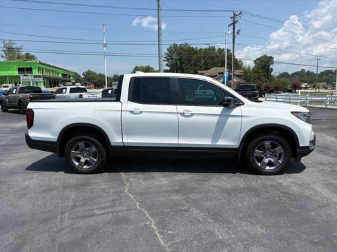 Used 2025 Honda Ridgeline TrailSport image 2