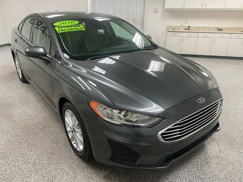 Used 2020 Ford Fusion SE image 3