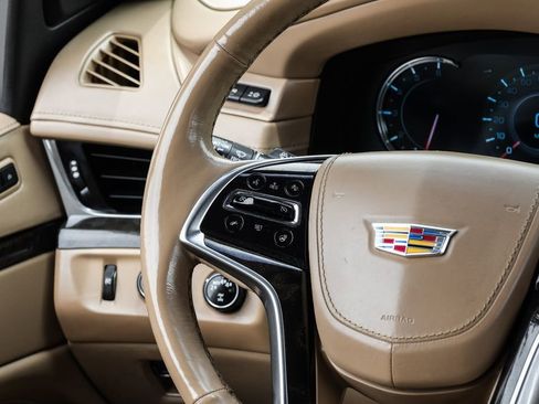 Used 2019 Cadillac Escalade Platinum AWD/4WD image 14