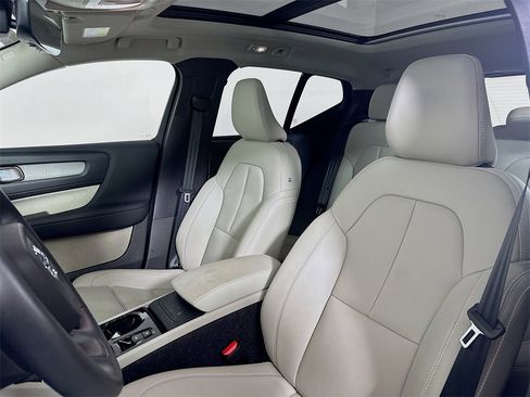 Used 2025 Volvo XC40 B5 Ultra w/ Protection Package image 8