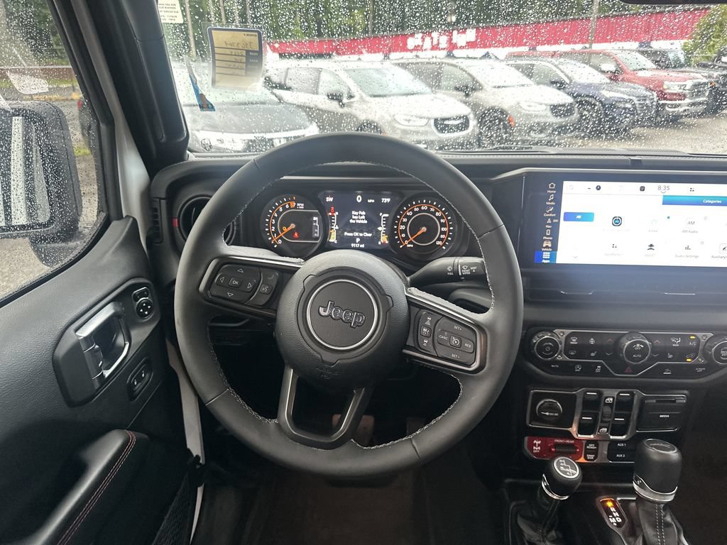 Used 2025 Jeep Gladiator Rubicon w/ Convenience Group AWD/4WD image 24