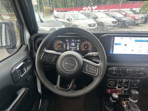 Used 2025 Jeep Gladiator Rubicon w/ Convenience Group AWD/4WD image 24