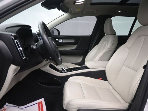 Used 2023 Volvo XC40 B5 Plus w/ Protection Package Premier image 14