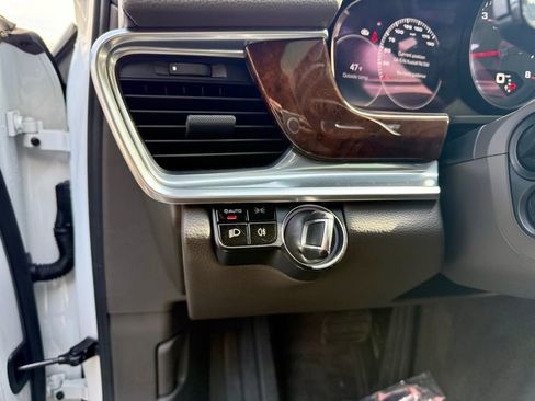 Used 2018 Porsche Panamera 4 w/ Premium Package Plus image 11