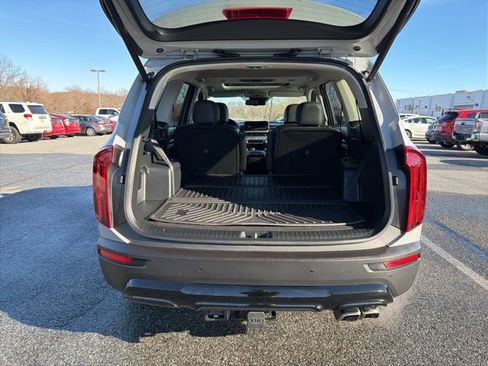 Used 2022 Kia Telluride EX w/ EX Premium Package image 8