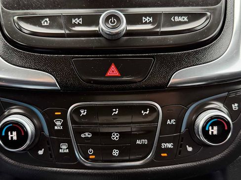 Used 2021 Chevrolet Equinox Premier image 23