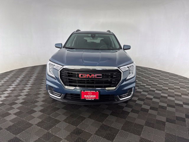 Used 2024 GMC Terrain SLE w/ Driver Convenience Package FWD image 2