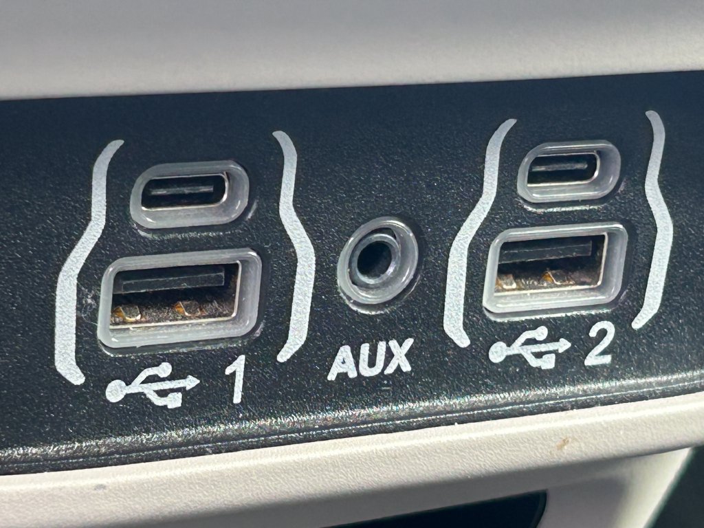 Used 2024 Chrysler Pacifica Touring-L FWD image 15