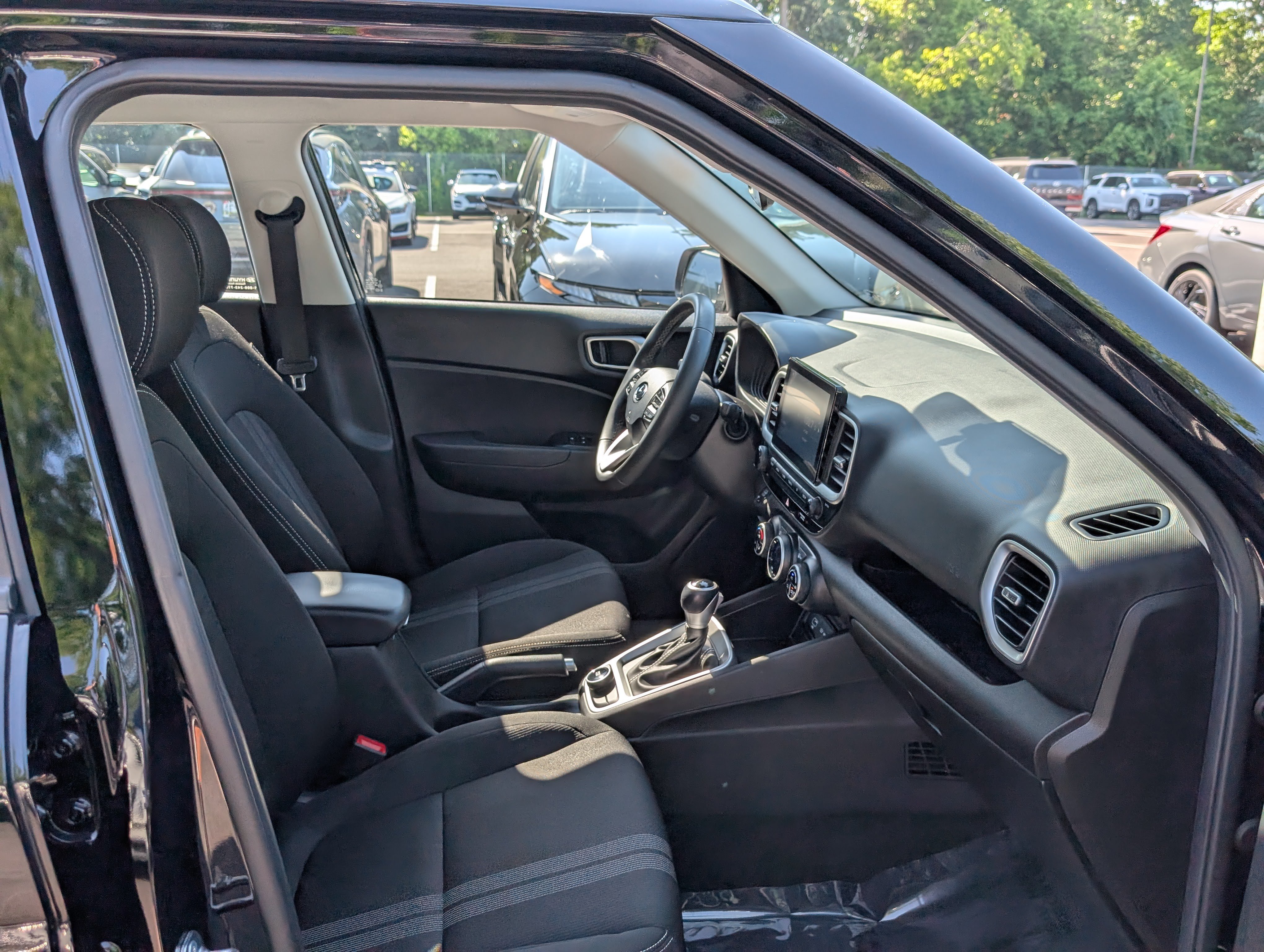 Used 2024 Hyundai Venue SEL FWD image 14