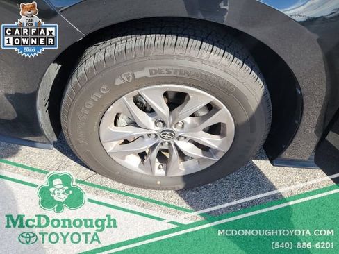 Used 2024 Toyota Sienna XLE FWD image 31