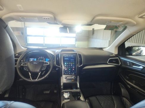 Used 2024 Ford Edge Titanium image 20