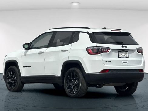 Used 2025 Jeep Compass Latitude w/ Convenience Group AWD/4WD image 8