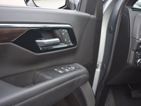 Used 2025 Chevrolet Suburban Z71 image 25