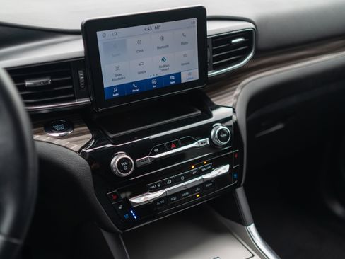 Used 2023 Ford Explorer Limited image 12