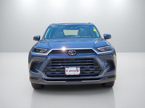 Used 2024 Toyota Grand Highlander XLE FWD image 2