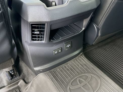Used 2025 Toyota Tundra Limited AWD/4WD image 25