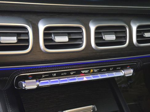 Used 2025 Mercedes-Benz GLE 53 AMG 4MATIC Coupe image 33