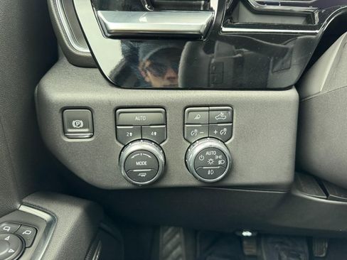 Used 2025 GMC Sierra 1500 SLT w/ SLT Premium Package image 25