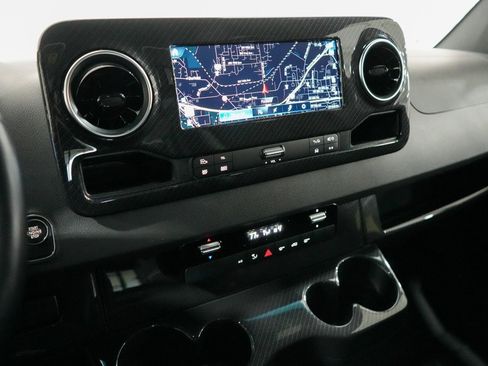 Used 2021 Mercedes-Benz Sprinter 2500 image 13