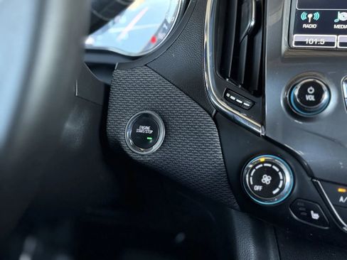 Used 2017 Chevrolet Cruze LT w/ Sun And Sound Package image 27