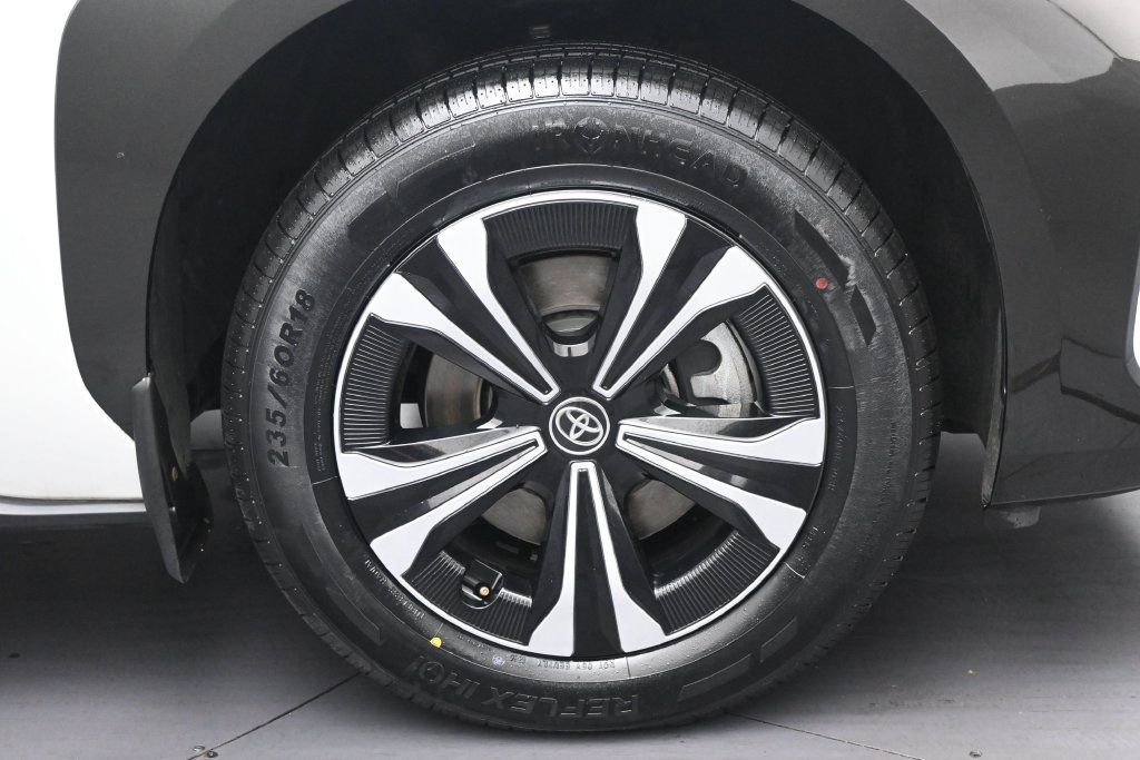 Used 2023 Toyota bZ4X AWD image 34