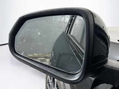 Used 2025 BMW X2 xDrive28i image 16