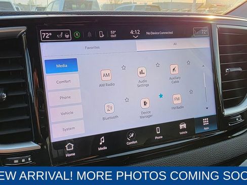 Used 2023 Chrysler Pacifica Touring-L image 18