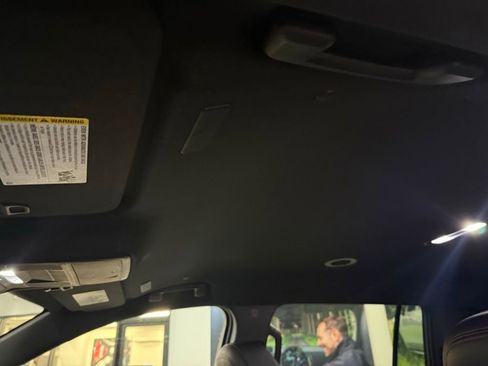 Used 2024 Chevrolet Traverse Z71 image 38