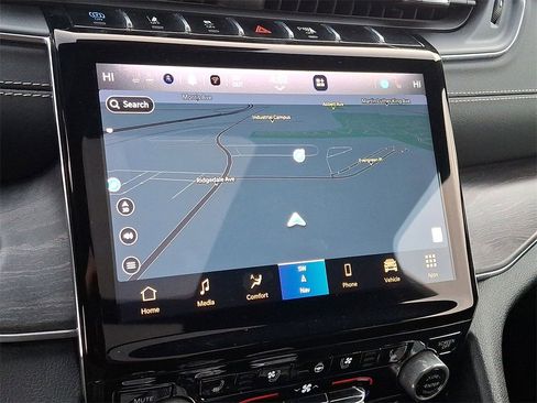 Certified 2023 Jeep Grand Cherokee Overland w/ Luxury Tech Group IV image 14