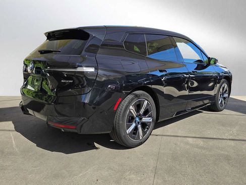 Used 2023 BMW iX xDrive50 w/ Sport Package AWD/4WD image 3