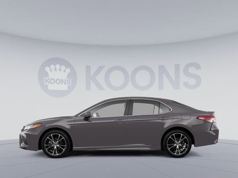 Used 2018 Toyota Camry XSE w/ Driver Assist Package FWD image 2