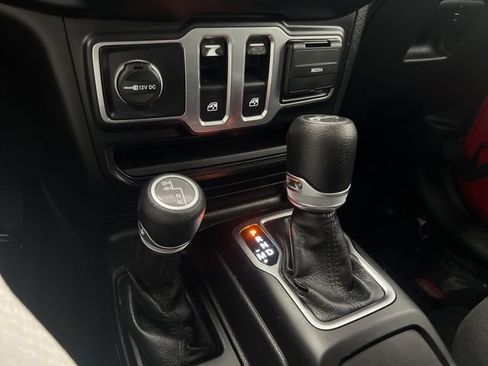 Used 2019 Jeep Wrangler Sport AWD/4WD image 24