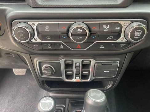 Used 2022 Jeep Wrangler Unlimited Sahara image 17