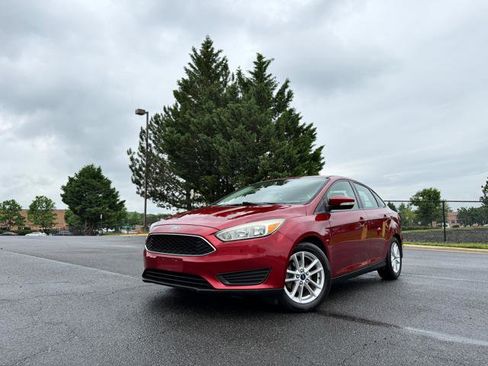 Used 2015 Ford Focus SE FWD image 1