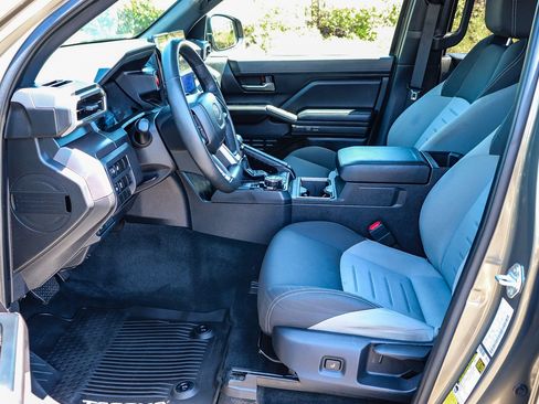 Certified 2025 Toyota Tacoma TRD Off-Road AWD/4WD image 22