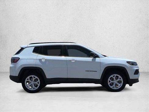 Used 2024 Jeep Compass Latitude AWD/4WD image 6