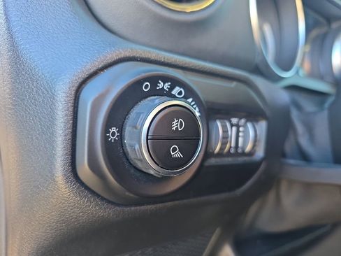 Used 2021 Jeep Gladiator Overland image 27