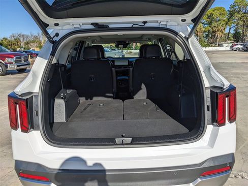 Certified 2025 Kia Sorento EX w/ Panoramic Sunroof Package image 13
