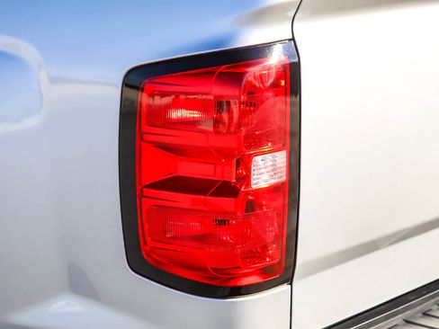 Used 2018 Chevrolet Silverado 1500 LT w/ LT Eassist Package image 8